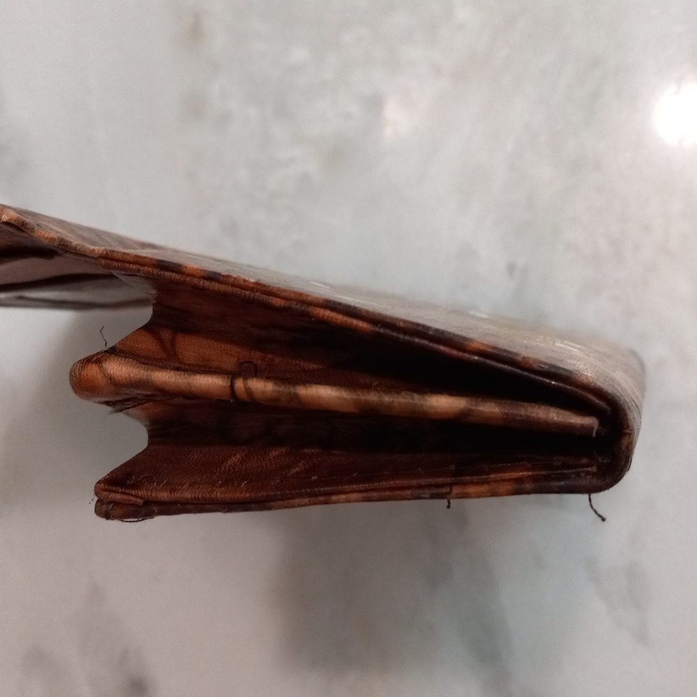 Women's Wallet - Picture 8 of 11